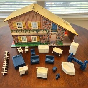 Vintage 1970's Doll House